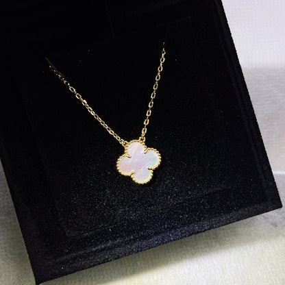 [kincade]CLOVER MEDIUM GOLD WHITE MOP NECKLACE