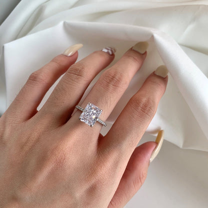 [kincade]4.0 Carat Luxurious Engagement Ring