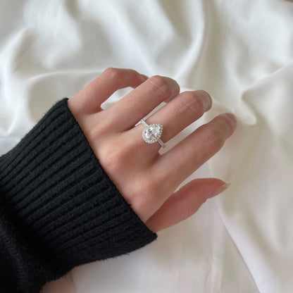 [kincade]1.0カラットの豪華な輝くウォータードロップシェイプの結婚指輪