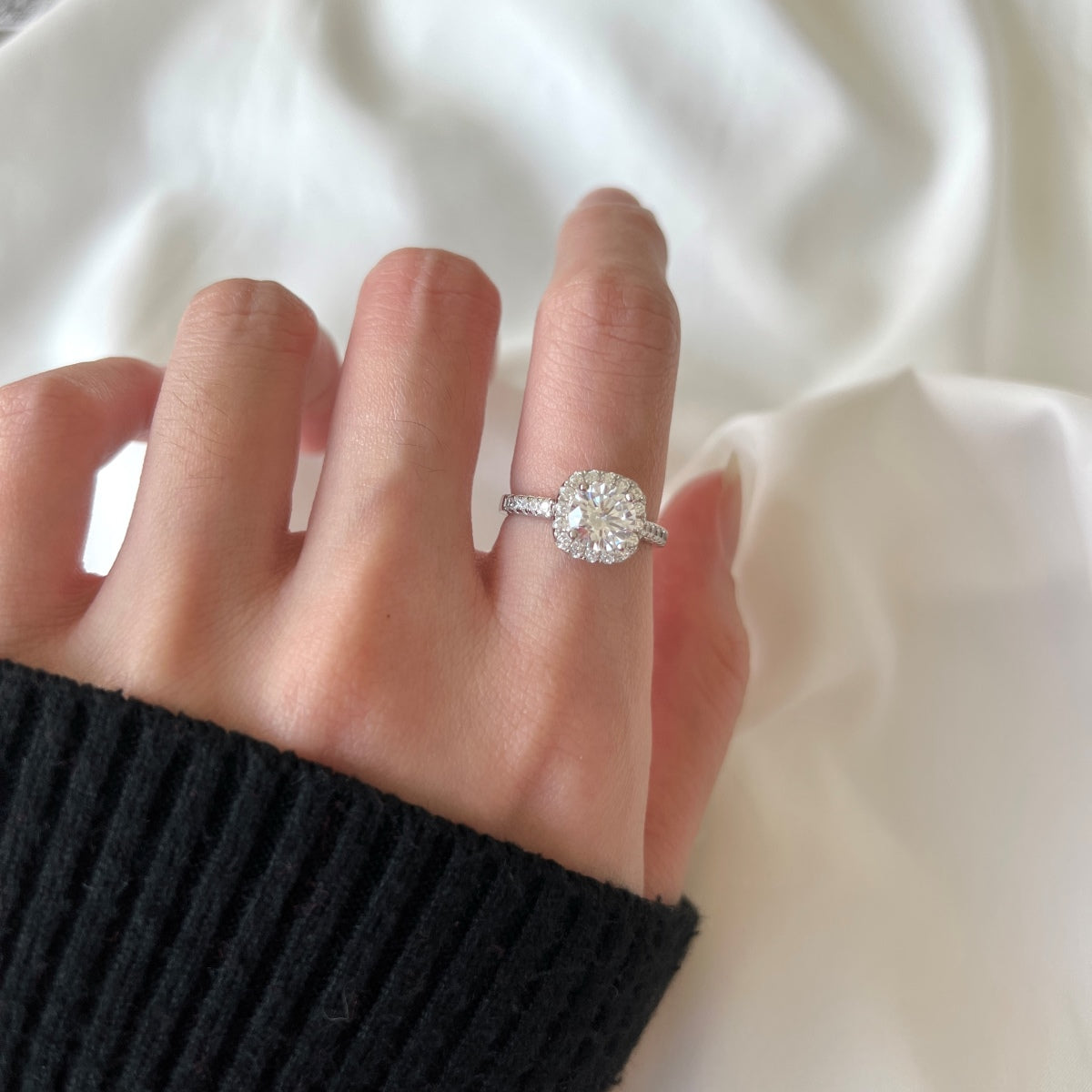 [kincade]まばゆいばかりの輝きのラウンドカット結婚指輪