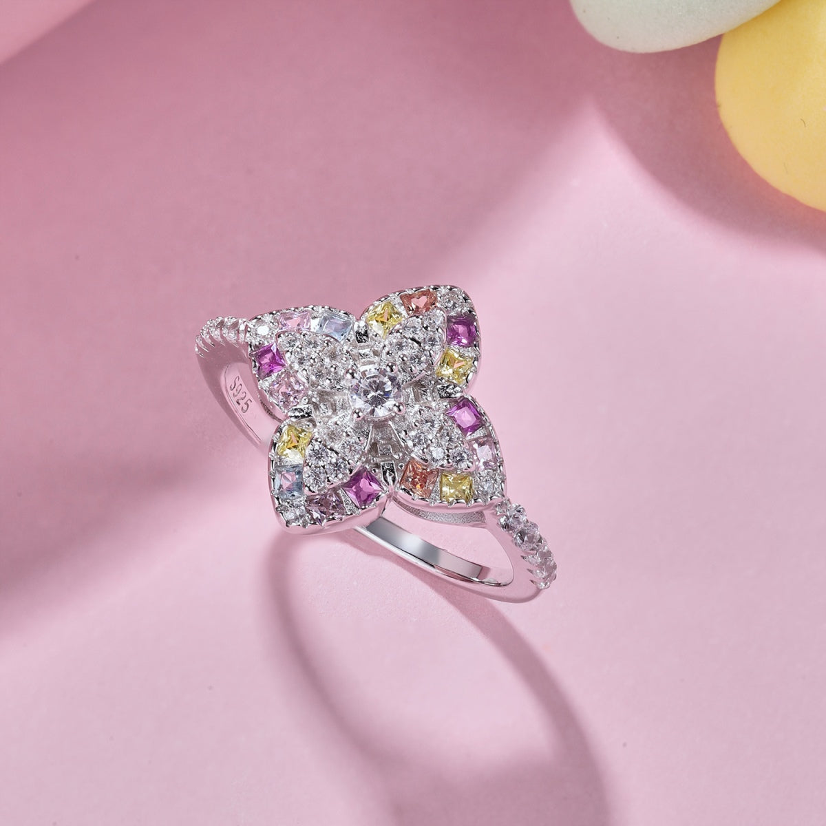 [kincade]Luxurious Colorful Flower Shape Banquet Ring