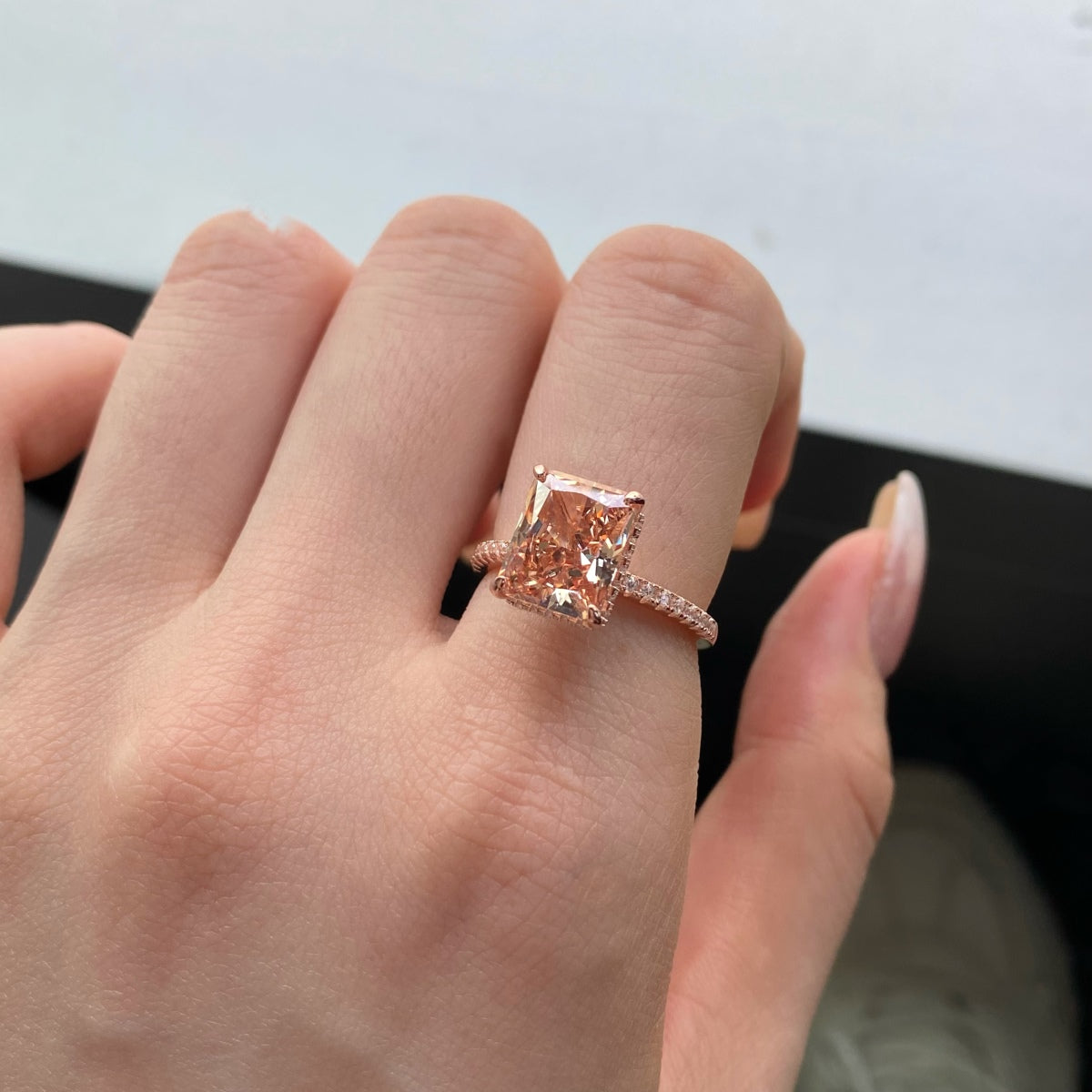 [kincade]4.0 Carat Luxurious Engagement Ring