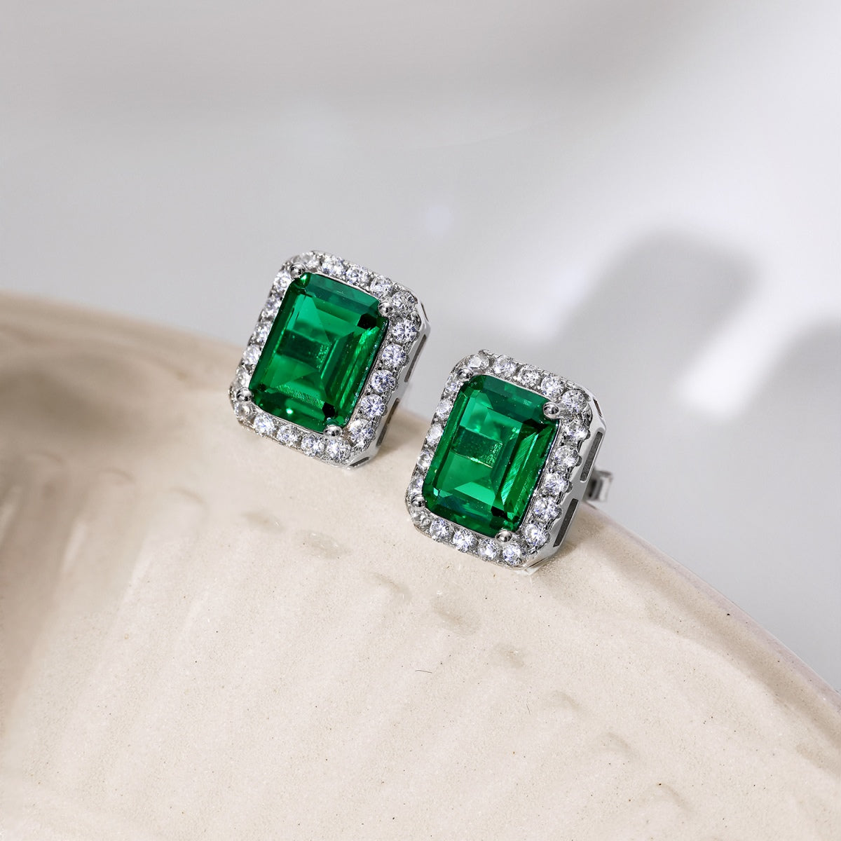 [kincade]Luxurious Dainty Emerald Cut Banquet Earrings