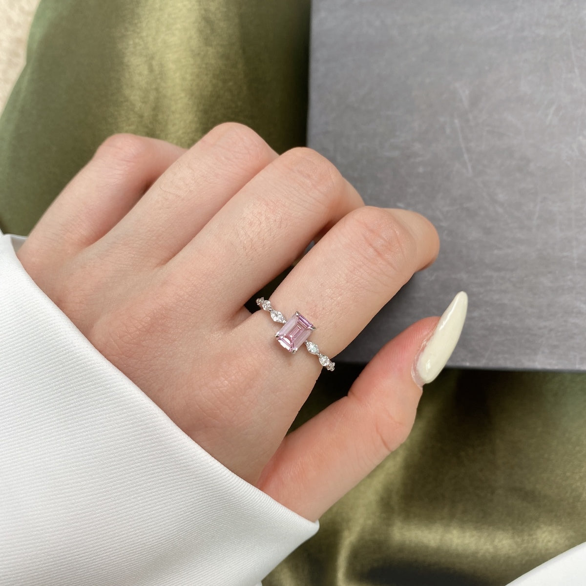 [kincade]1.0 Carat Dainty Resplendent Radiant Cut Daily Ring