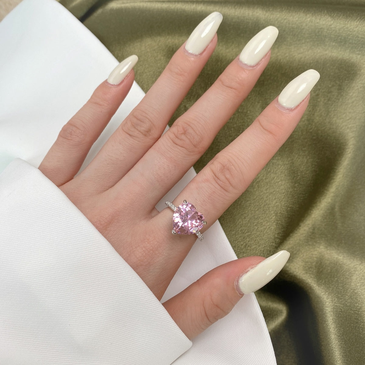 [kincade]6.0 Carat Luxurious Sparkling Romantic Heart Cut Lover Ring