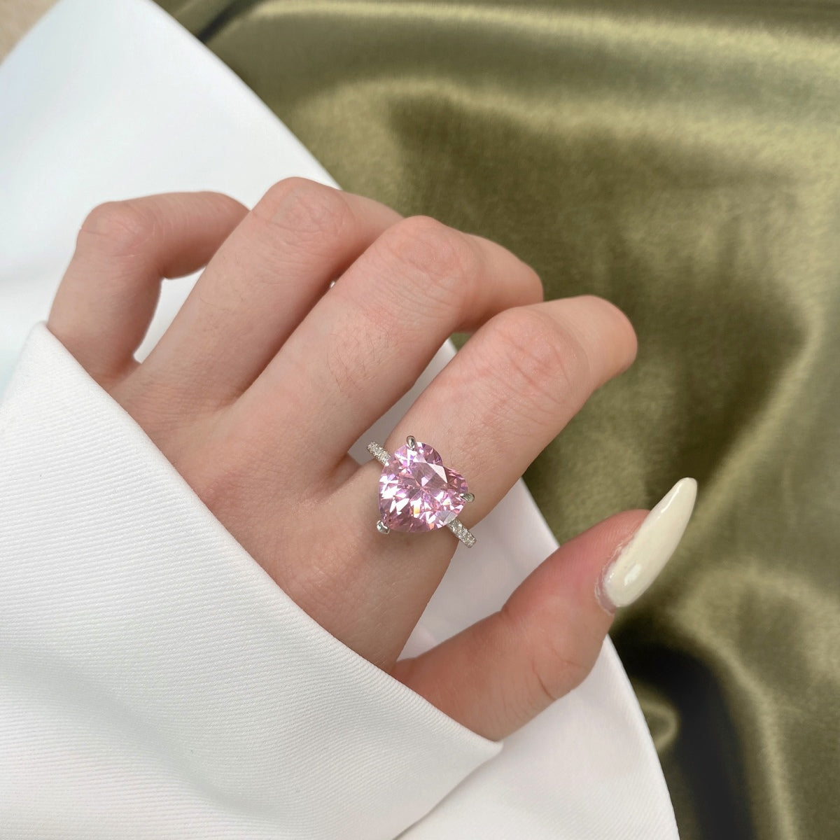 [kincade]6.0 Carat Luxurious Sparkling Romantic Heart Cut Lover Ring