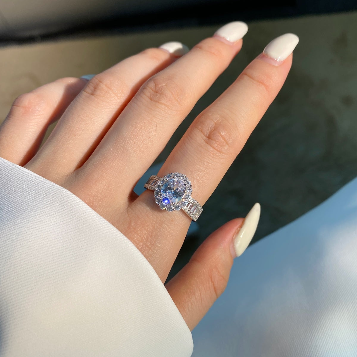 [kincade]1.5 Carat Dazzling Charming Oval Cut Banquet Ring