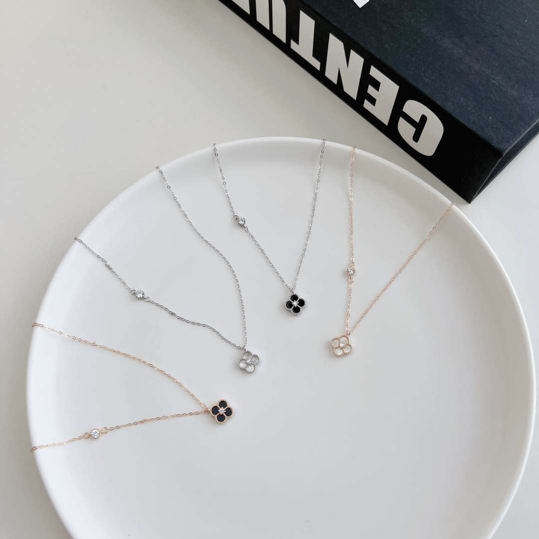 [kincade]Delicate Flower Shape Necklace