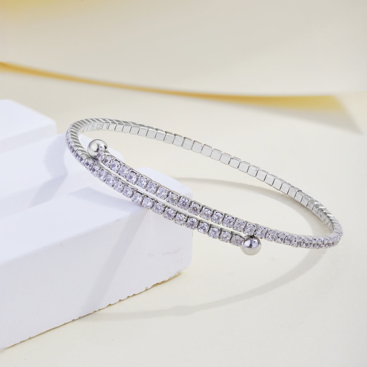 [kincade]Row of Diamonds Round Fashion Bracelet