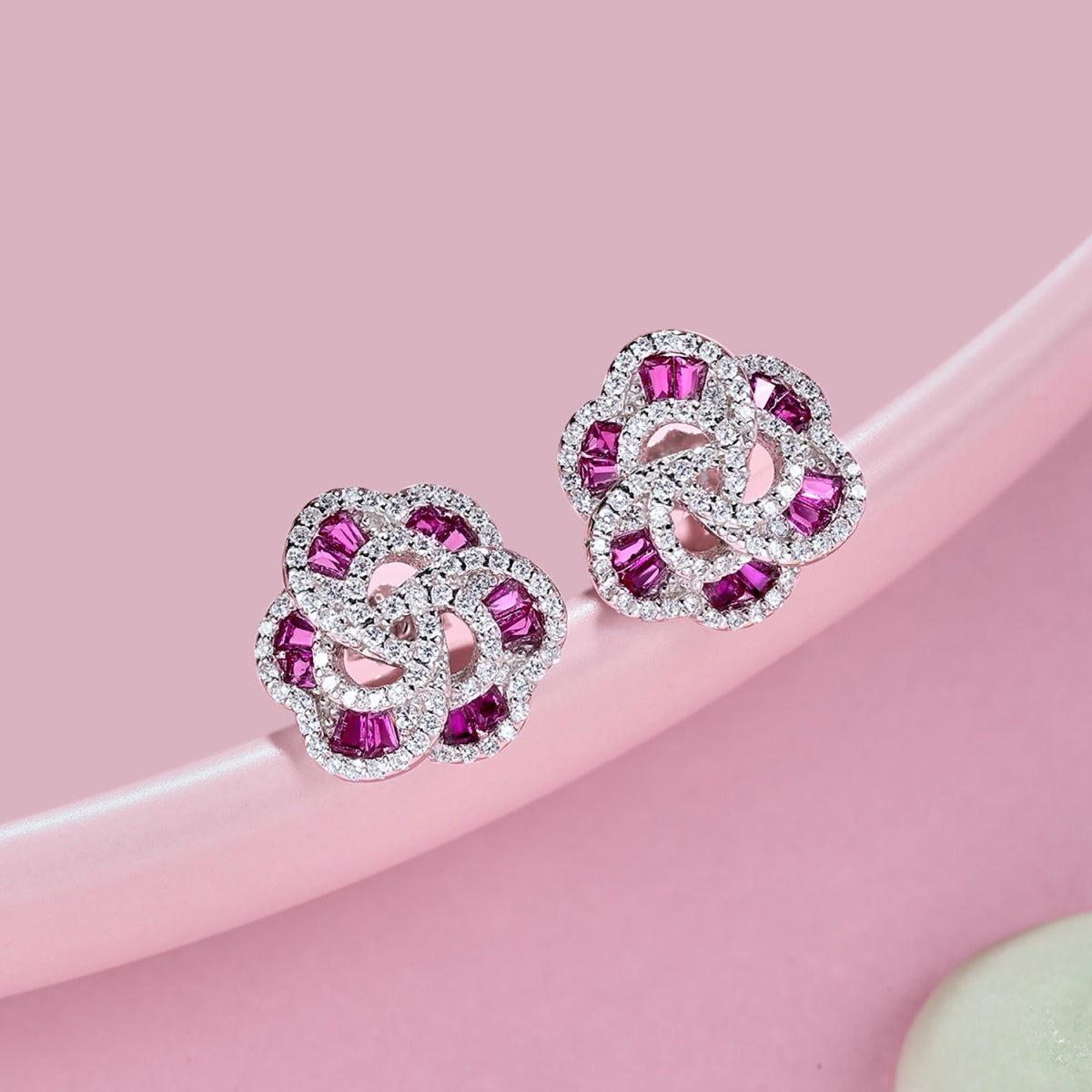 [kincade]Exquisite Flower Shape Daily Earrings