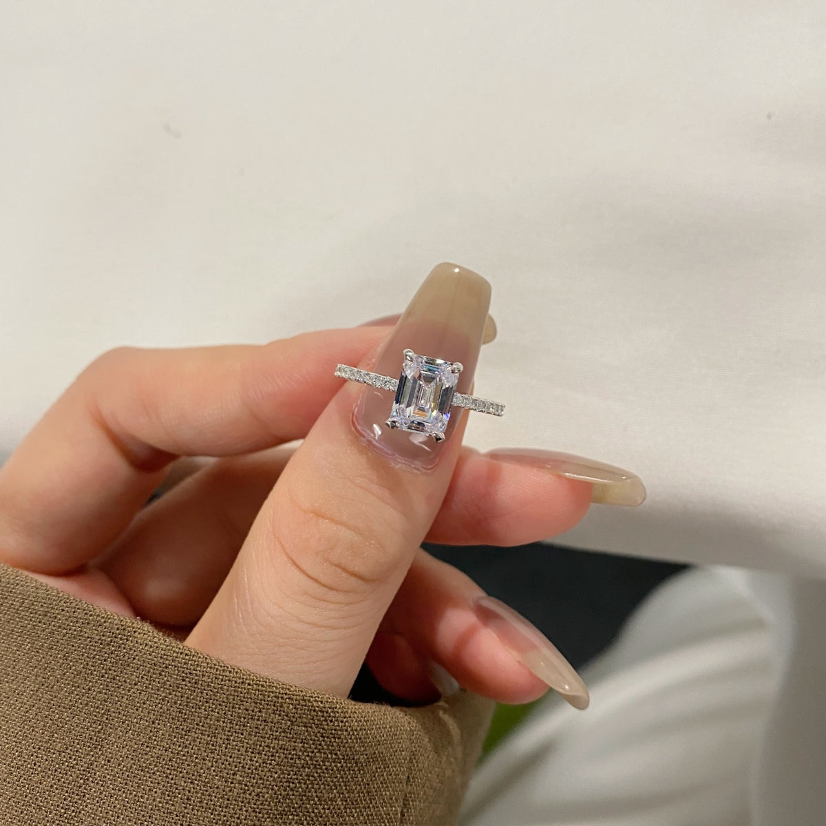 [kincade]2.0 Carat Scintillating Ornate Radiant Cut Party Ring