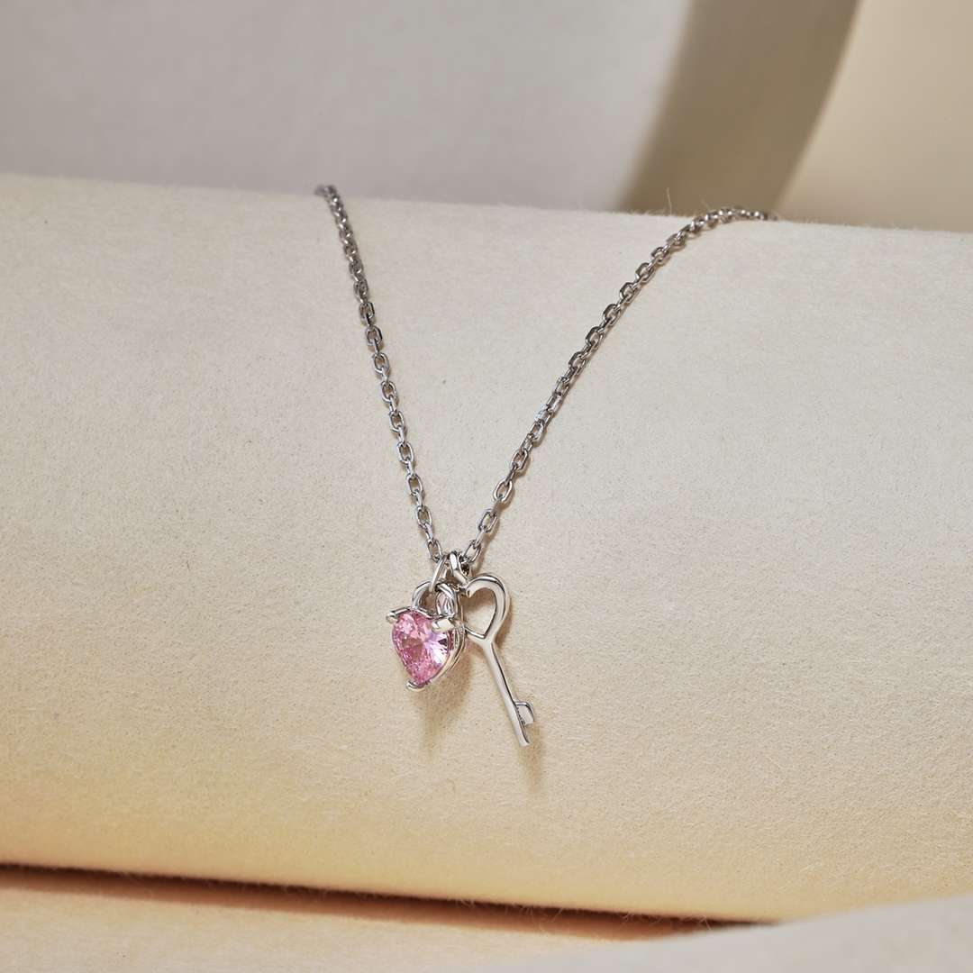 [kincade]Unique Heart Shape Key Pendent Necklace