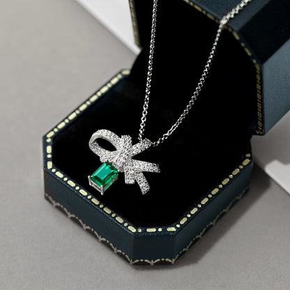 [kincade]Luxurious Flower Shape Emerald Cut Necklace