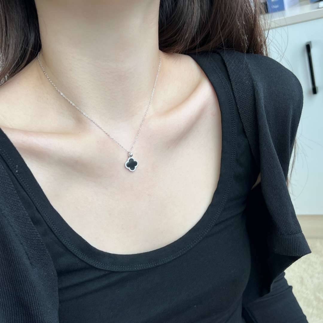 [kincade]Dainty Flower Shape Necklace