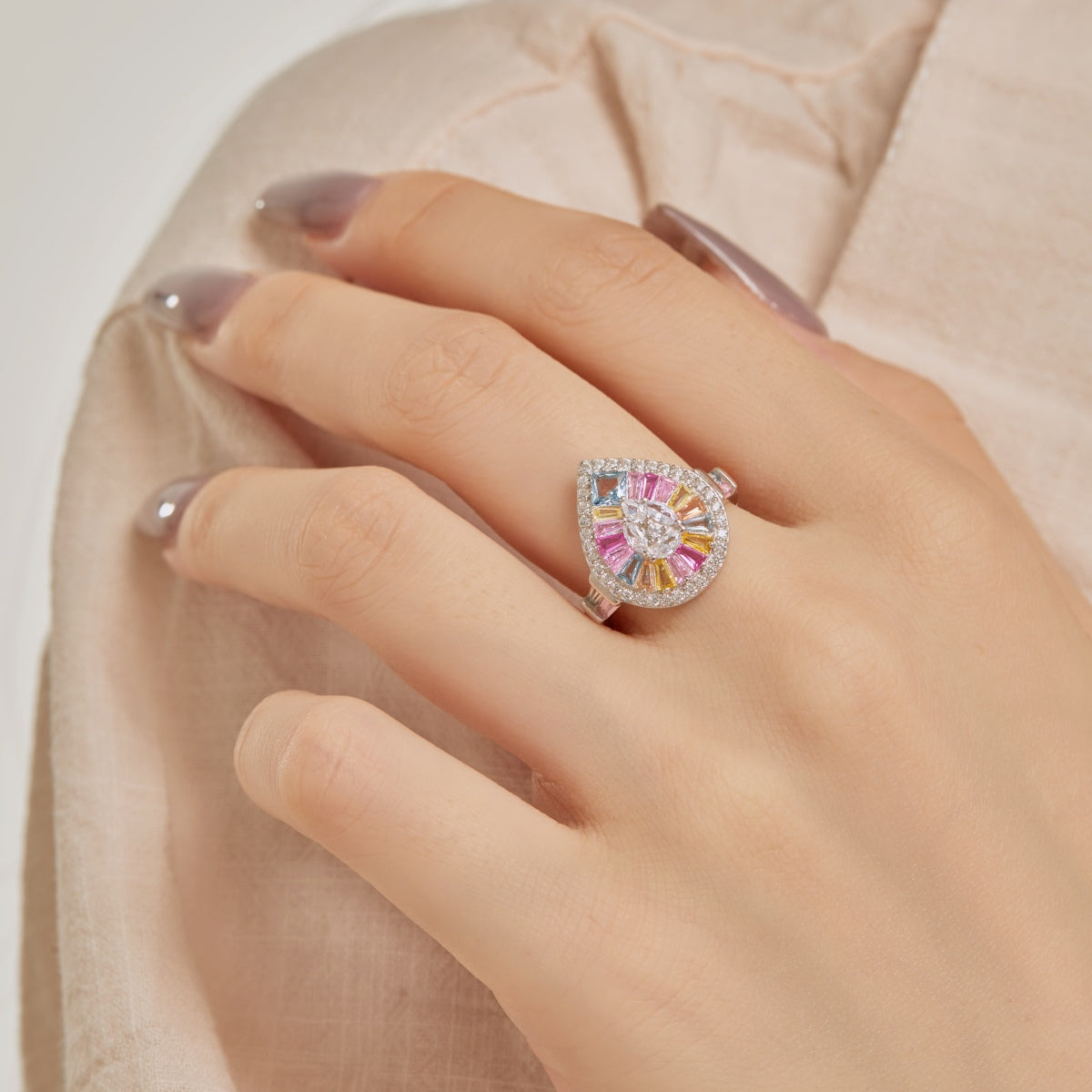 [kincade]Elegant Colorful Water Drop Shape Banquet Ring