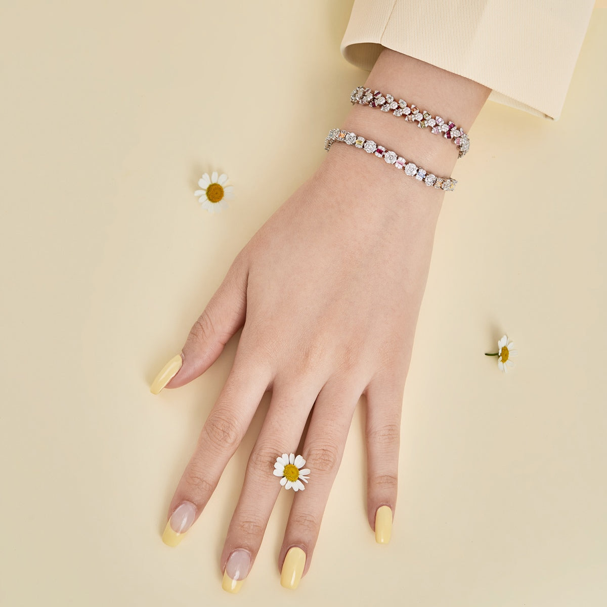 [kincade]Dainty Exquisite Flower Shape Daily Bracelet