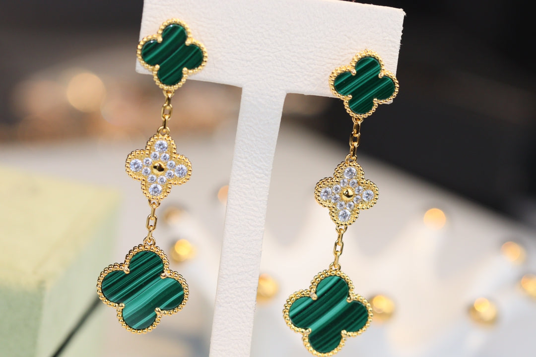 [kincade]CLOVER EARRINGS GOLD MALACHITE DIAMOND 3 MOTIF