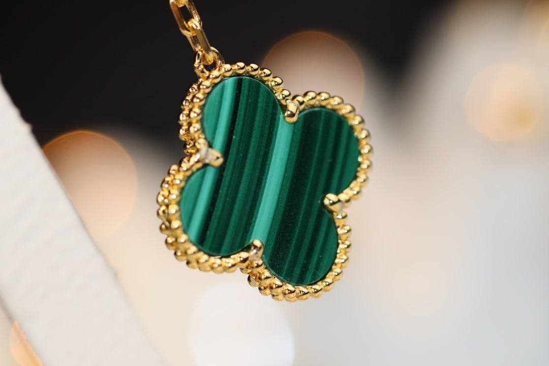 [kincade]CLOVER EARRINGS GOLD MALACHITE DIAMOND 3 MOTIF