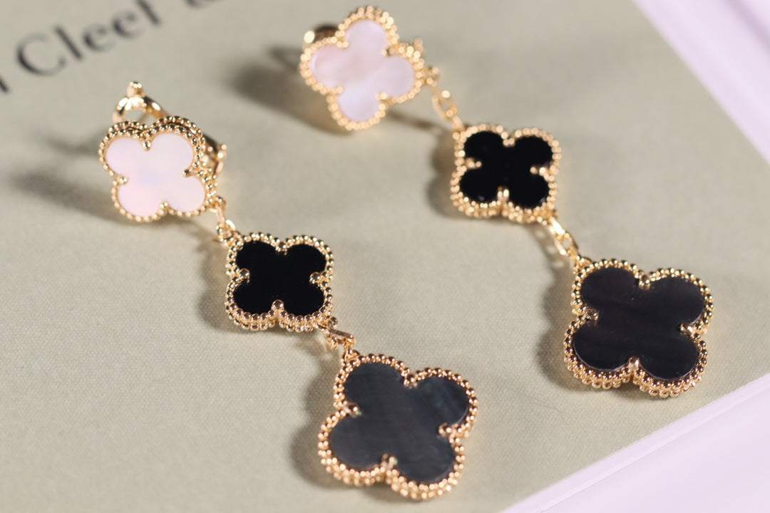 [kincade]CLOVER EARRINGS GOLD ONYX MOP 3 MOTIF