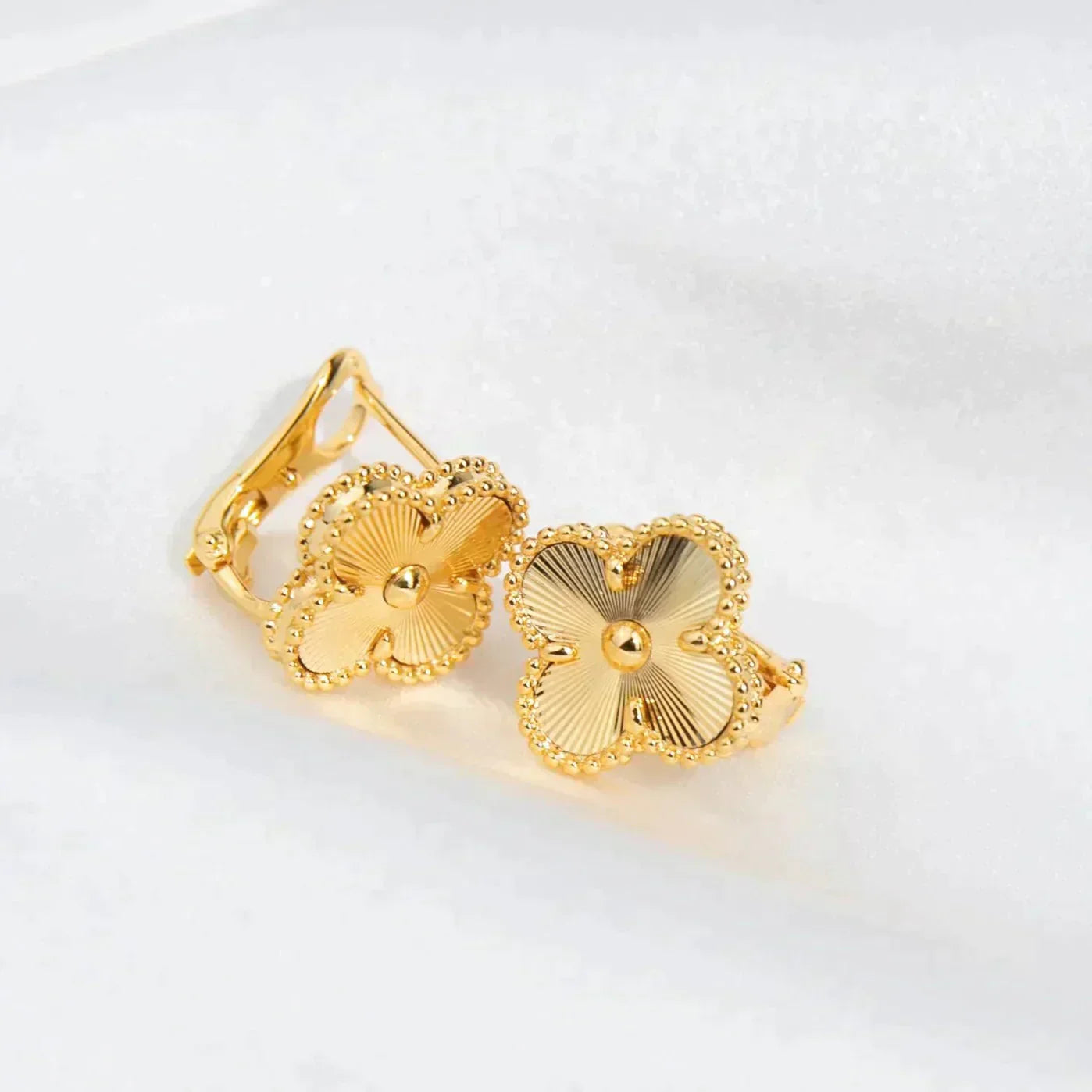 [kincade]CLOVER MEDIUM 1 MOTIFS LASER EARRINGS