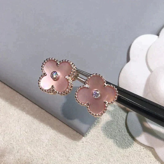 [kincade]CLOVER MEDIUM 1 MOTIFS  PINK MOP DIAMOND EARRINGS