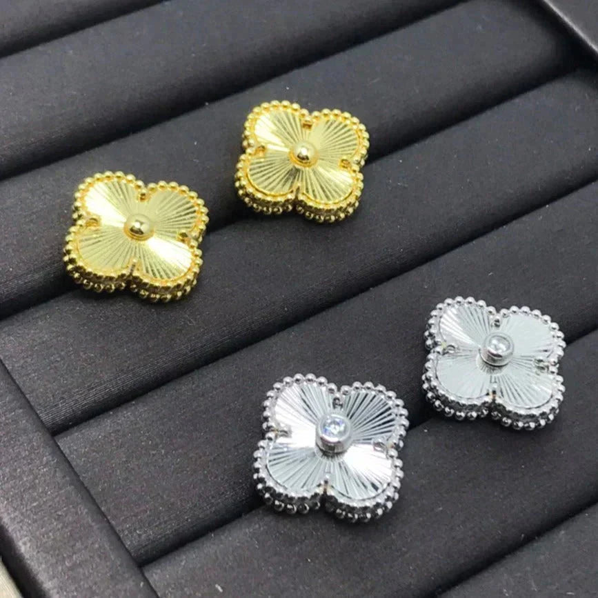 [kincade]CLOVER MINI 9.5MM LASER EARRINGS