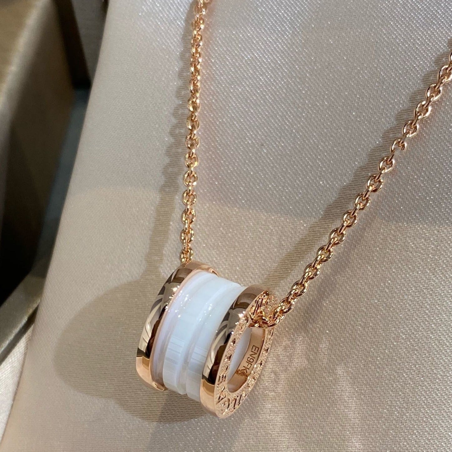 [kincade]ZERO 1 WHITE CERAMIC PINK GOLD NECKLACE