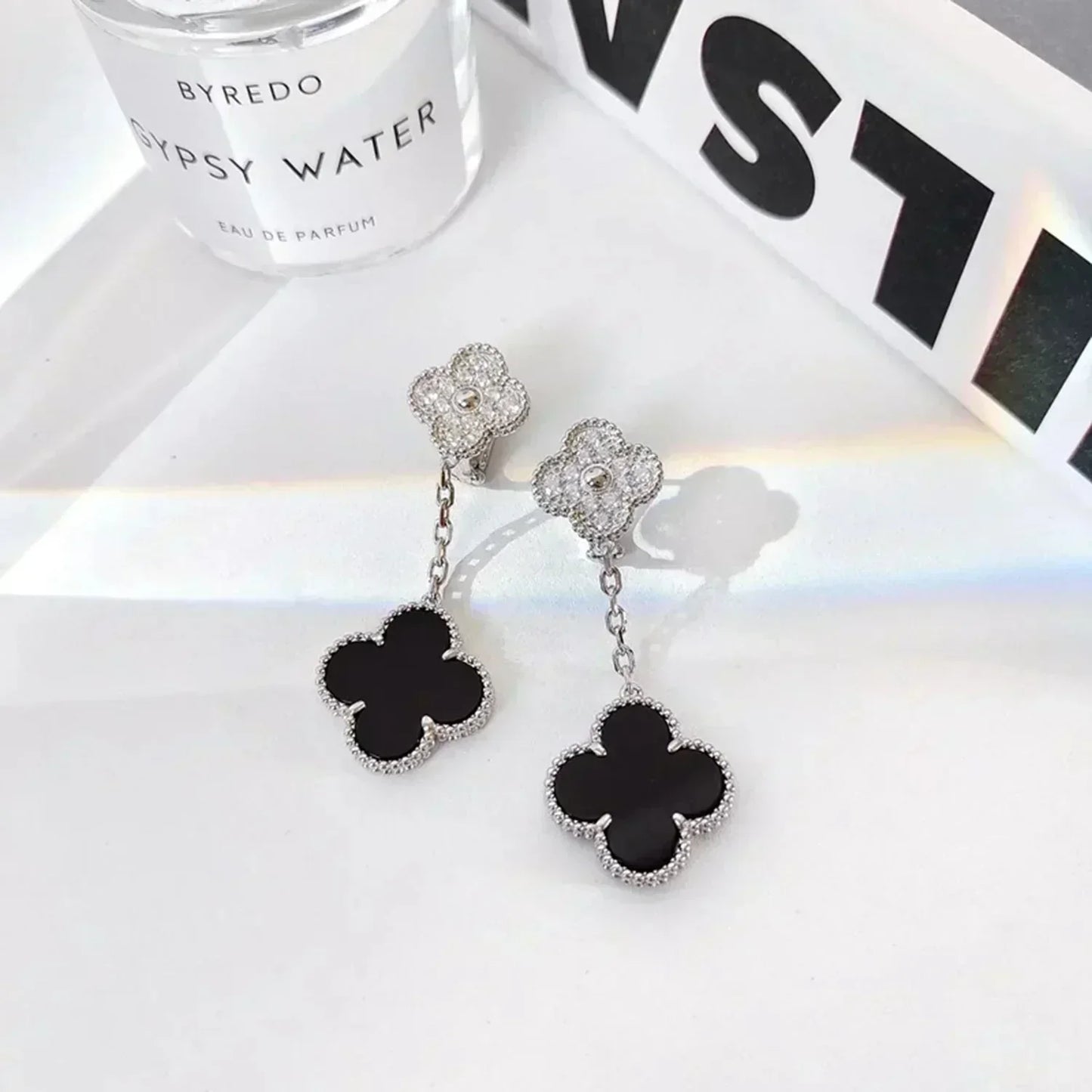 [kincade]CLOVER 2 MOTIFS DIAMOND ONYX OHRRINGE SILBER