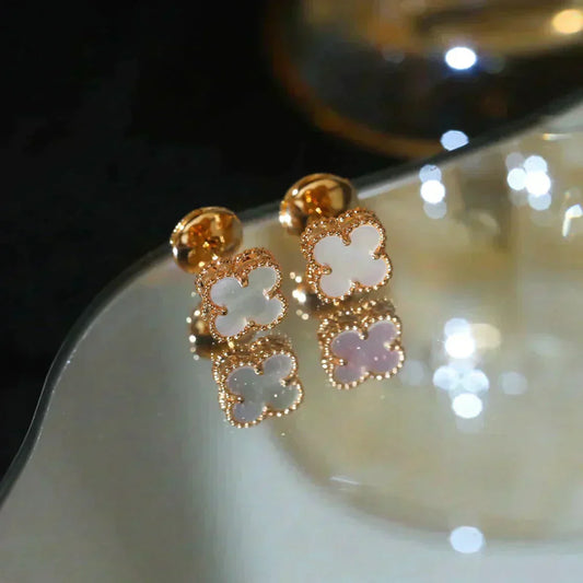 [kincade]CLOVER MINI 9.5MM WHITE MOP EARRINGS