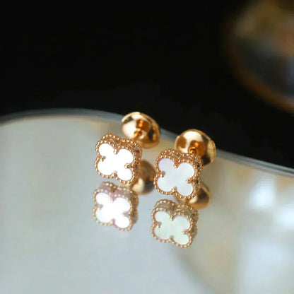 [kincade]CLOVER MINI 9.5MM WHITE MOP EARRINGS