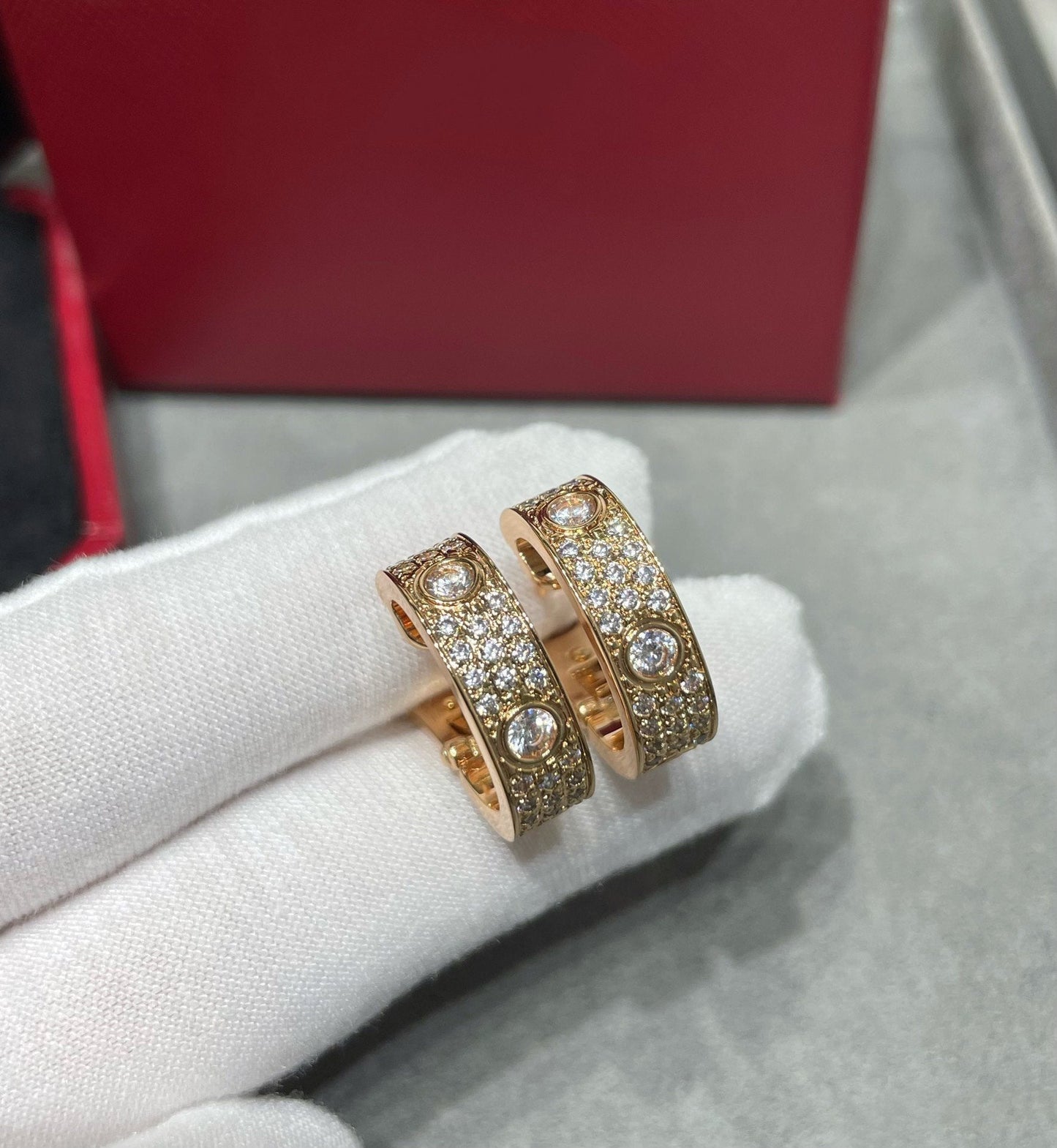 [kincade]LOVE 5.5MM DIAMOND PAVED EARRINGS