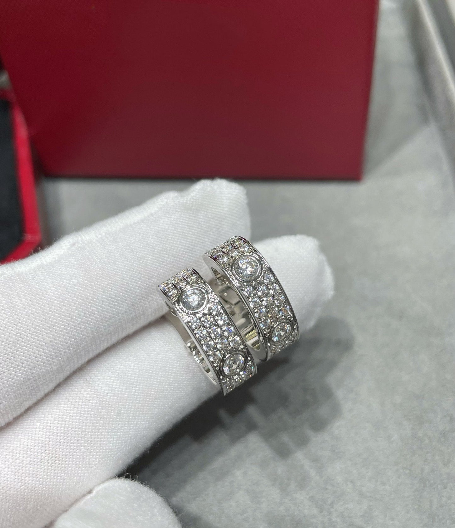 [kincade]LOVE 5.5MM DIAMOND PAVED EARRINGS