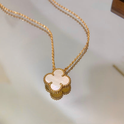 [kincade]CLOVER MEDIUM GOLD WHITE MOP NECKLACE