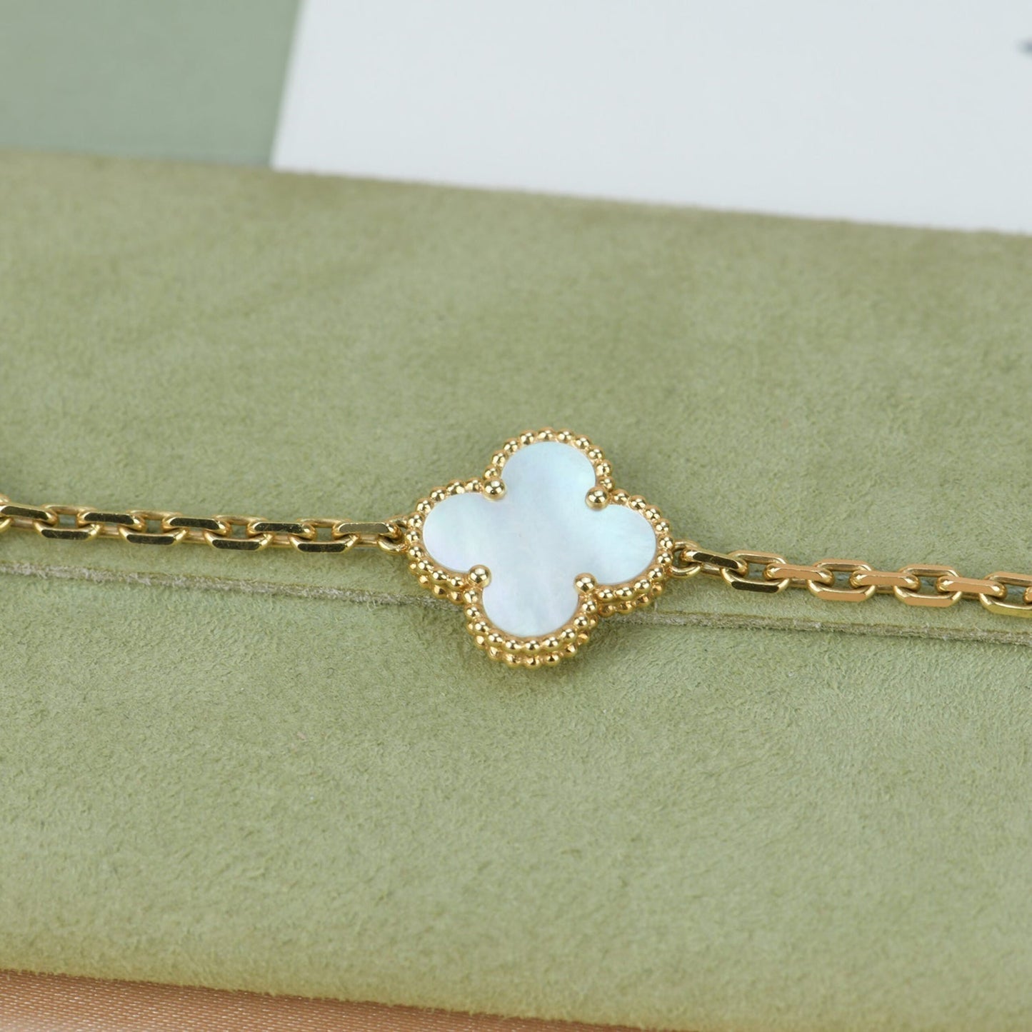 [kincade]CLOVER  5 MOTIF WHITE MOP BRACELET