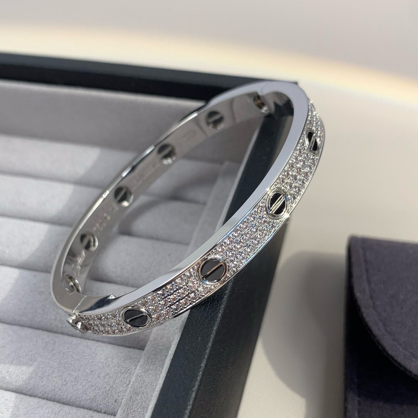 [kincade] LIEBE ARMBAND 6,1 MM DIAMANTBESATZTE KERAMIK 