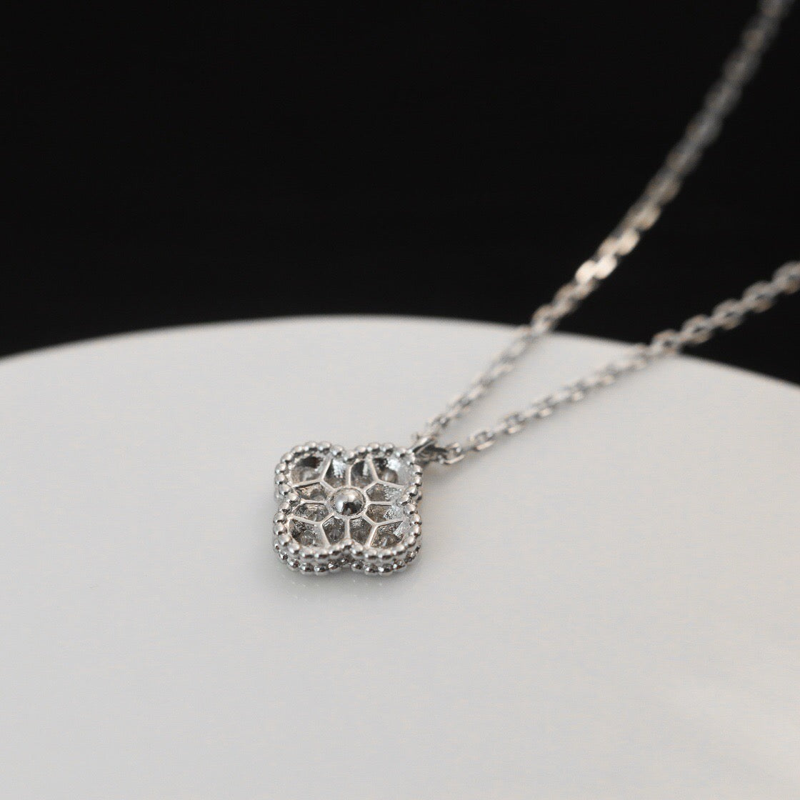 [kincade]CLOVER MINI 9.5MM PENDANT DIAMOND NECKLACE