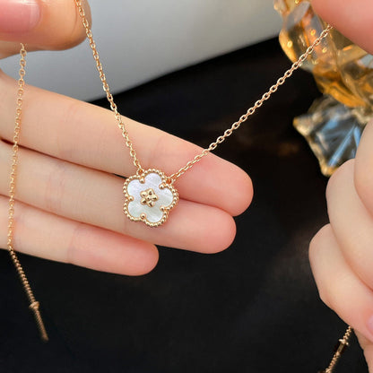 [kincade]WHITE MOP  PLUM BLOSSOM NECKLACE