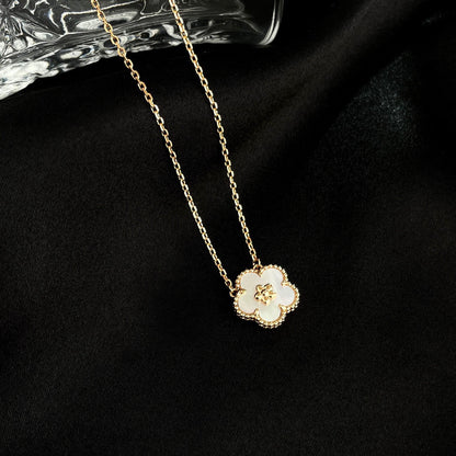 [kincade]WHITE MOP  PLUM BLOSSOM NECKLACE