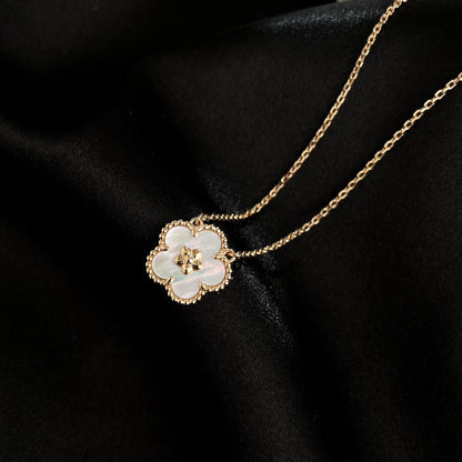 [kincade]WHITE MOP  PLUM BLOSSOM NECKLACE