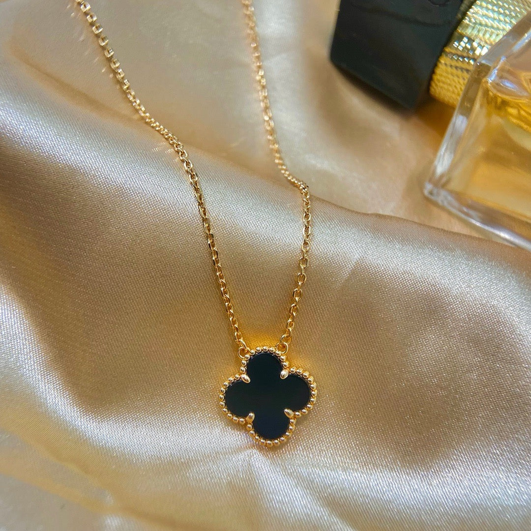 [kincade]CLOVER 15MM BLACK ONYX SINGLE FLOWER NECKLACE