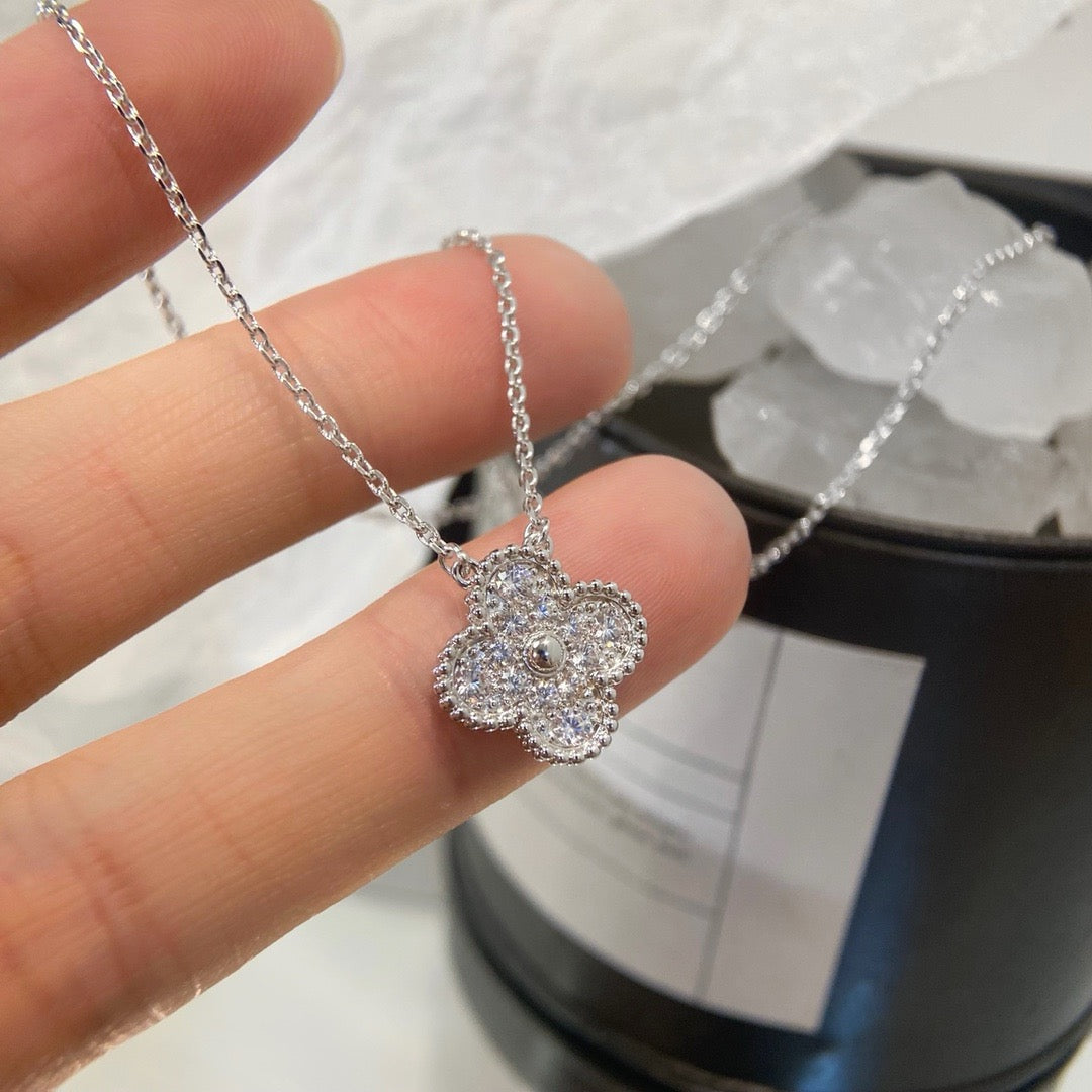 [kincade]CLOVER 15MM DIAMOND SINGLE FLOWER NECKLACE