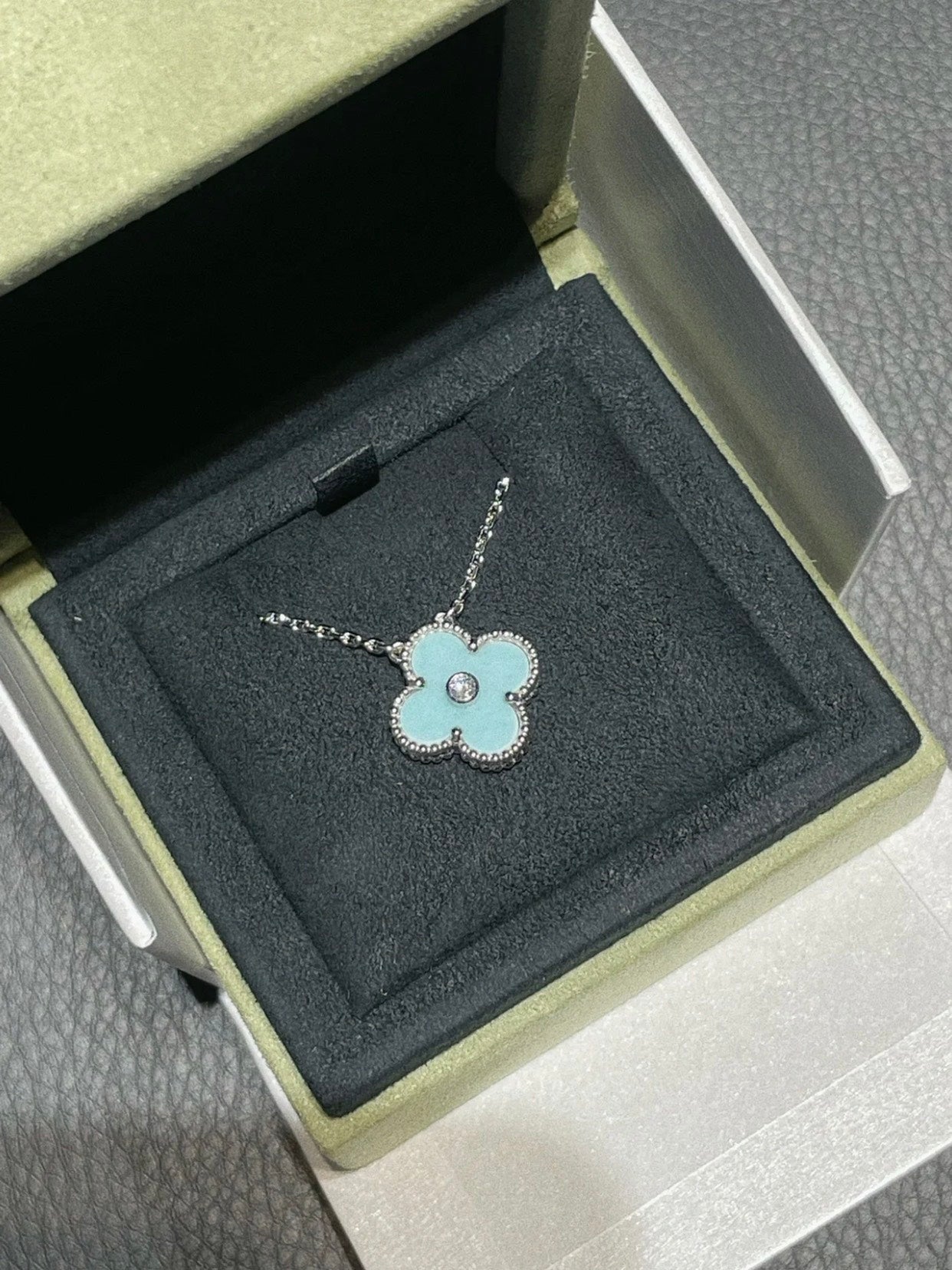 [kincade]CLOVER 1 DIAMOND LIGHT BLUE SILVER NECKLACE