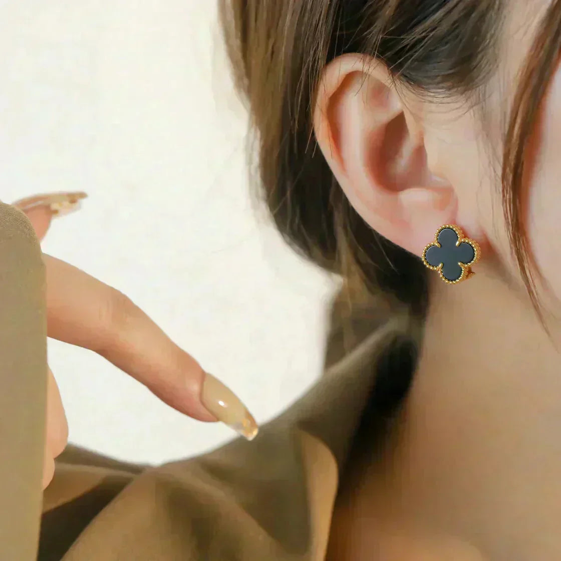 [kincade]CLOVER MEDIUM 1 MOTIFS  ONYX STUD EARRINGS