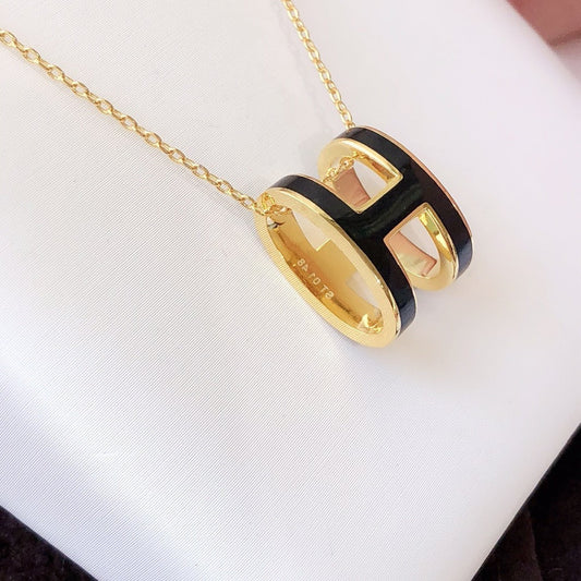 [kincade]HM CLIC BLACK ENAMEL GOLD NECKLACE