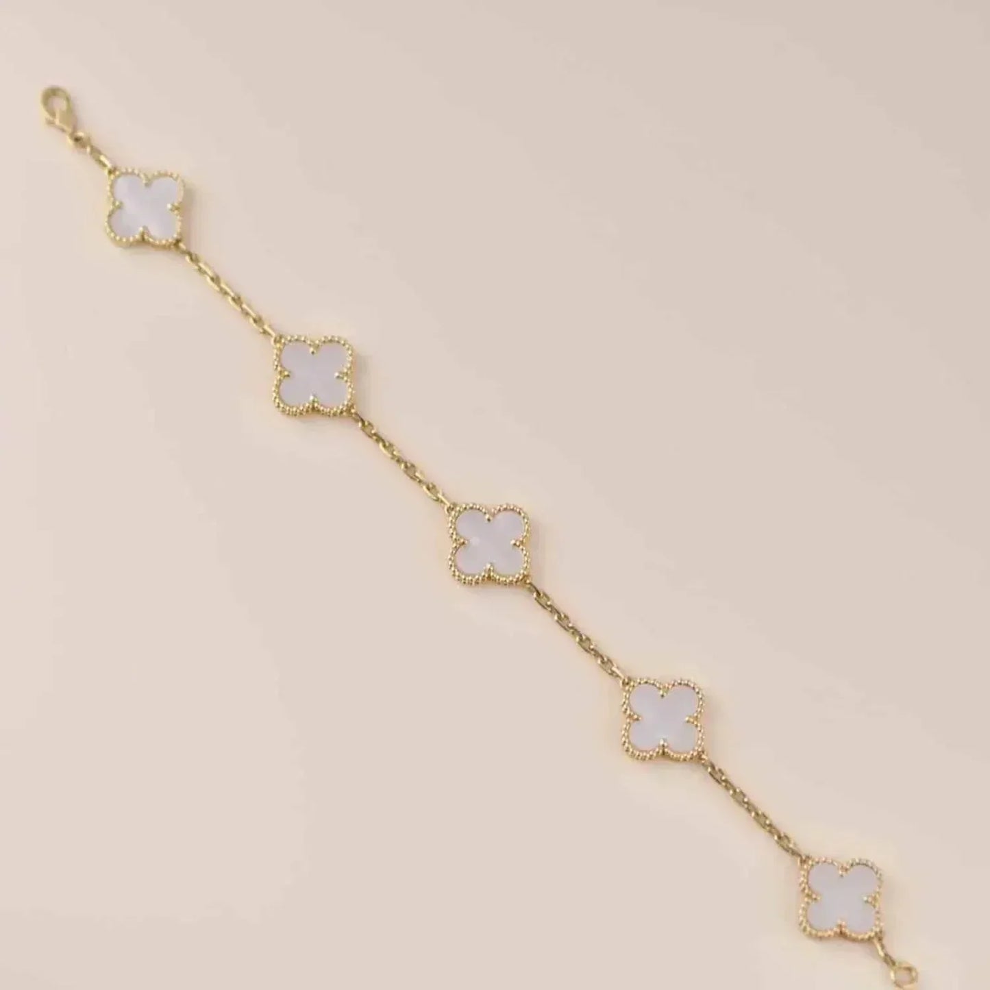 [kincade]CLOVER  5 MOTIF WHITE MOP BRACELET