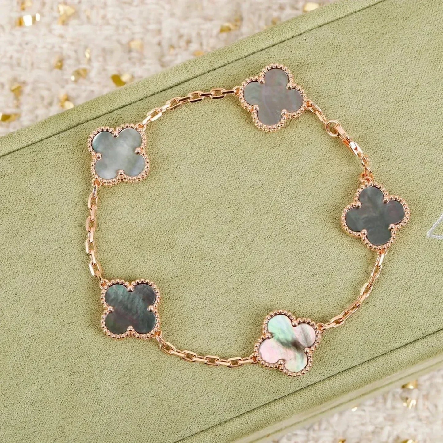 [kincade]CLOVER 5 MOTIF GRAY MOP  BRACELET