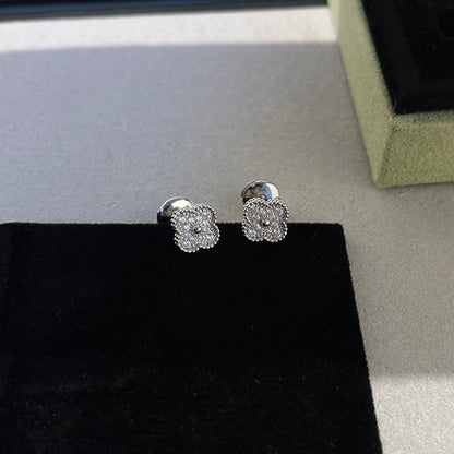 [kincade]CLOVER MINI DIAMOND STUD EARRINGS